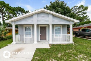 5545 Fifth Ave in Ft. Myers, FL - Building Photo