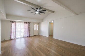 1610 W 21st St in Houston, TX - Foto de edificio - Building Photo