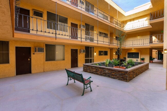 Windsor Villas in Glendale, CA - Building Photo - Building Photo