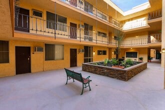 Windsor Villas in Glendale, CA - Building Photo - Building Photo
