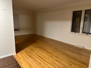 9574 Idlewood Dr in Brooklyn, OH - Foto de edificio - Building Photo