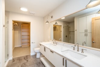 The Dakota Flats at Cherapa Place in Sioux Falls, SD - Foto de edificio - Interior Photo
