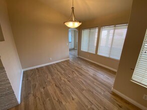 4604 Snowpoint Ct in Las Vegas, NV - Building Photo - Building Photo