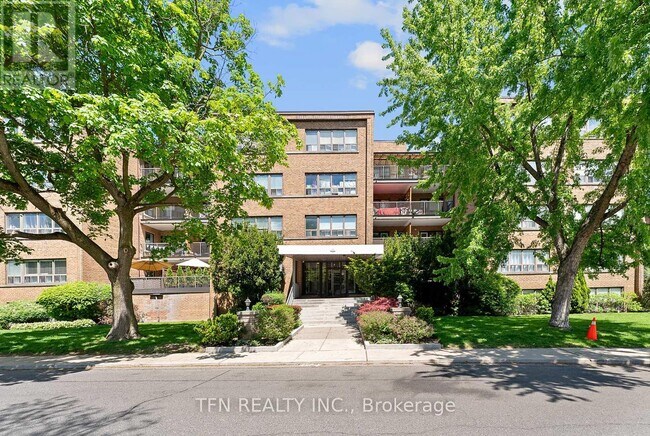 24-324 Shallmar Blvd in Toronto, ON - Building Photo - Building Photo