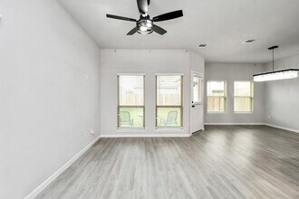 13426 Merryville Harrogate Ln in Houston, TX - Building Photo - Building Photo