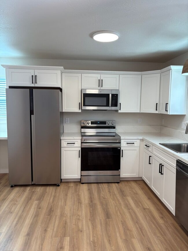 1176 Woodrow Ln in Medford, OR - Building Photo - Building Photo