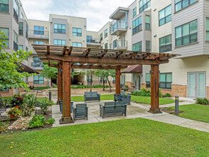 Wildflower Terrace - Senior Living 55+ in Austin, TX - Foto de edificio - Building Photo