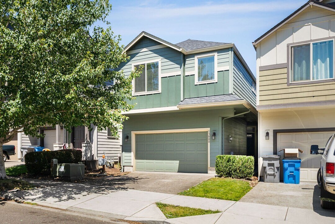 13008 NE 25th St in Vancouver, WA - Foto de edificio
