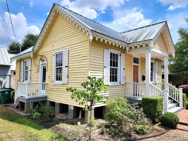property at 716 Sabine St