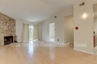 4119 Castlewood in San Antonio, TX - Foto de edificio - Building Photo