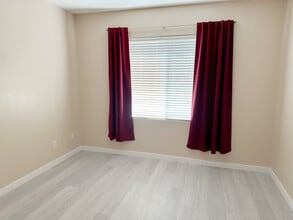204 Crooked Tree Dr in Las Vegas, NV - Building Photo - Building Photo