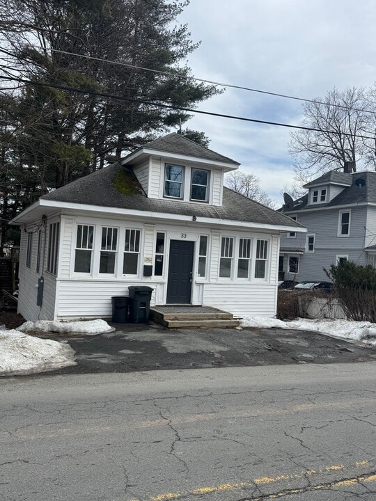 33 Park Ave in Monticello, NY - Foto de edificio