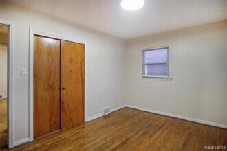 24101 Westhampton St in Oak Park, MI - Building Photo - Building Photo