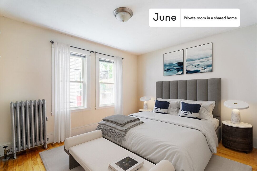 Private bedroom in 4 bed/1.5 bath Home in Boston, MA - Building Photo