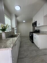 1314 N Hollywood Way, Unit #C in Burbank, CA - Building Photo - Building Photo