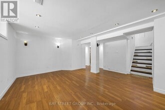 7 Kemano Rd in Aurora, ON - Building Photo - Building Photo