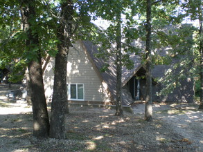 International Village in Rolla, MO - Foto de edificio - Building Photo