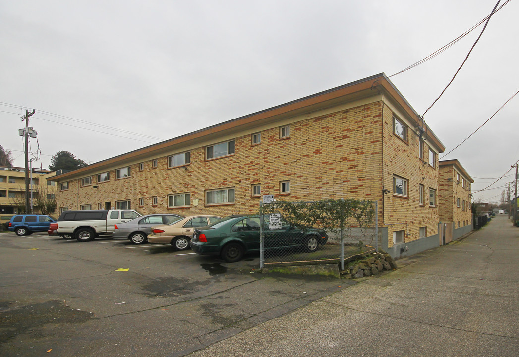 Thunderbird Apartments in Seattle, WA - Building Photo