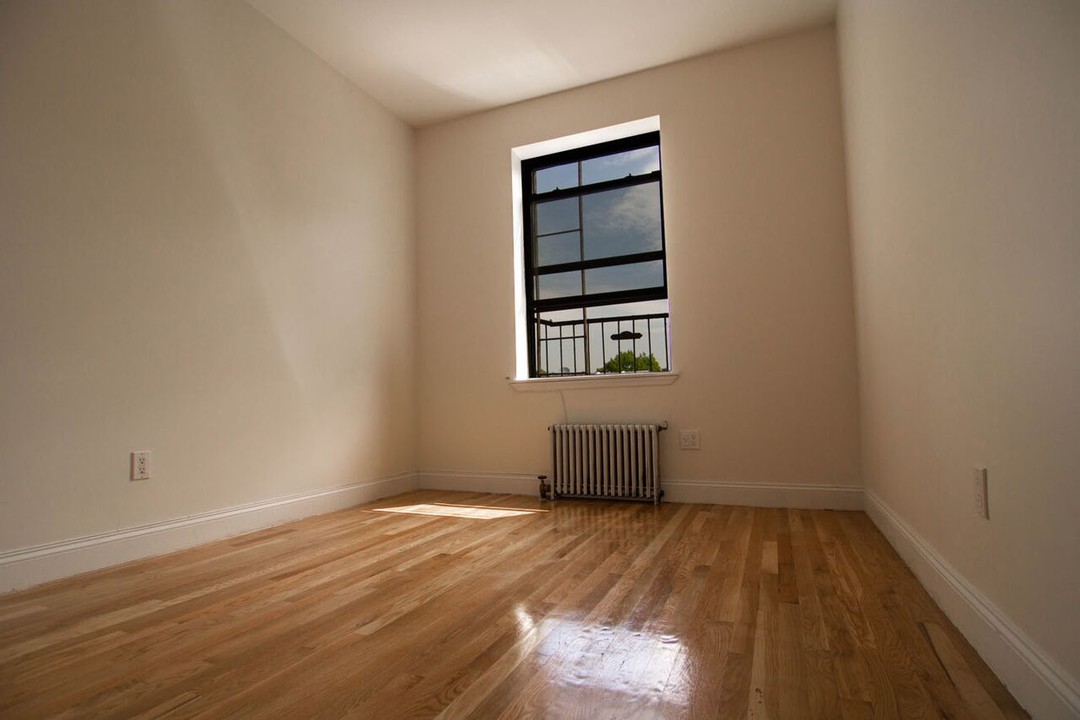 433 Rogers Ave in Brooklyn, NY - Building Photo