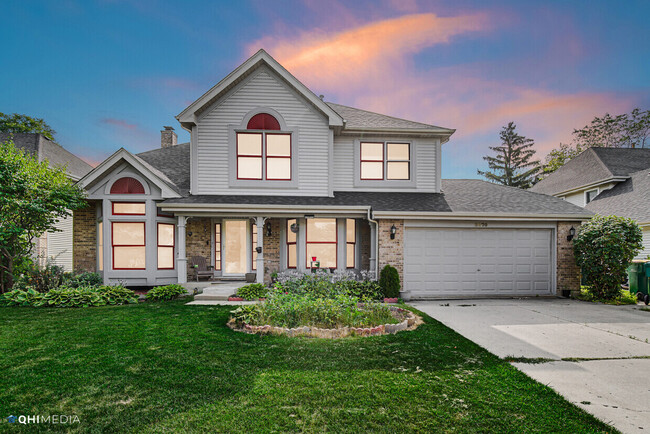 property at 2870 Roslyn Ln