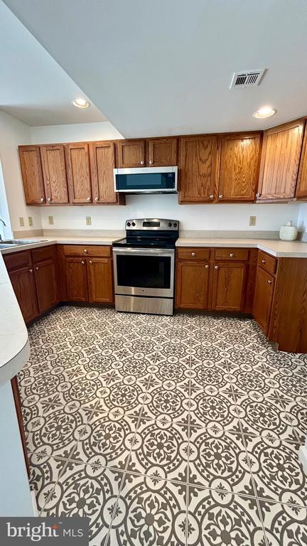 property at 424 Waverly Woods Dr