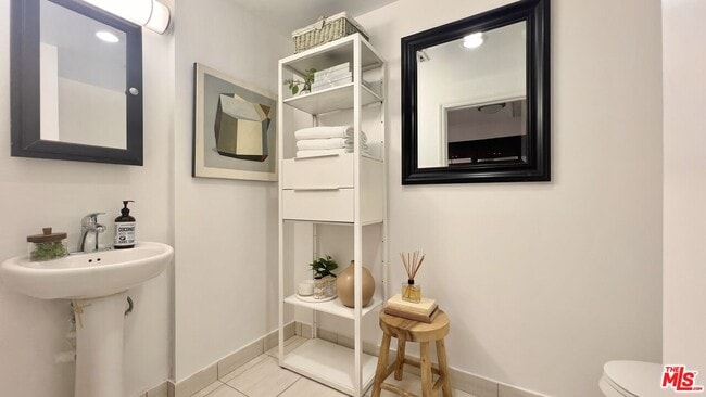 5633 Carlton Way in Los Angeles, CA - Building Photo - Building Photo