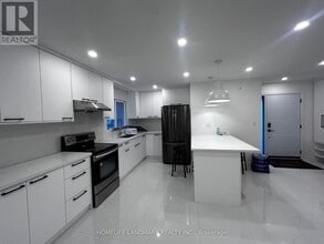 17 Valdor Dr in Toronto, ON - Building Photo - Building Photo