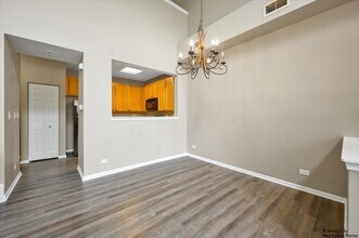 2571 Hillsboro Blvd in Aurora, IL - Building Photo - Building Photo