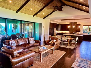 4800 Lower Honoapiilani Rd in Lahaina, HI - Building Photo - Building Photo