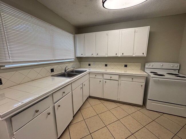 1138 1st Ave N in Texas City, TX - Building Photo - Building Photo