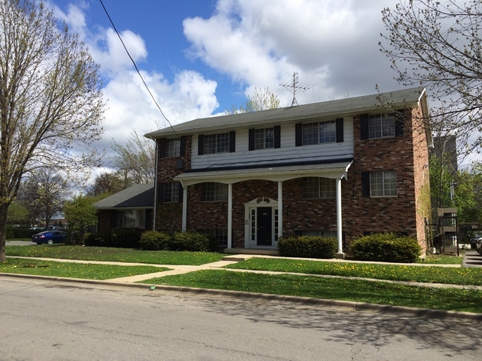 400 E Downer Pl in Aurora, IL - Building Photo