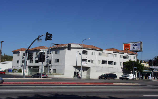 5101 Huntington Dr N in Los Angeles, CA - Building Photo