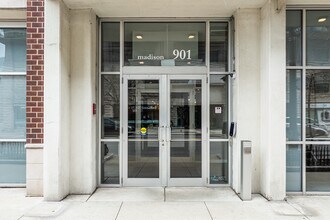 901 W Madison St in Chicago, IL - Building Photo - Building Photo