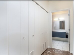 110 W Superior St in Chicago, IL - Building Photo - Building Photo