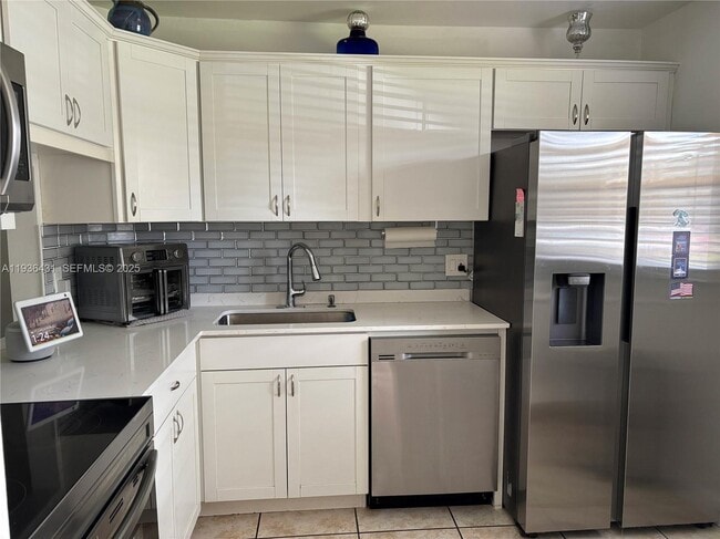 351 Cambridge Rd in Hollywood, FL - Building Photo - Building Photo