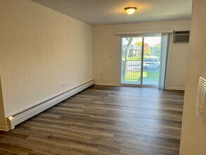 838 Mcintosh Ct, Unit 106 in Prospect Heights, IL - Building Photo - Building Photo