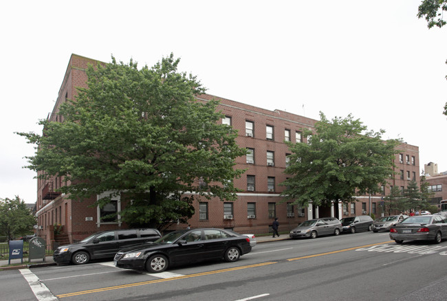 8002-8024 Bay Pky in Brooklyn, NY - Foto de edificio - Building Photo