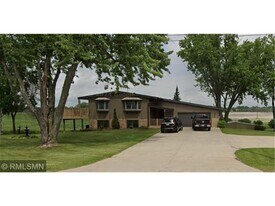 1141 E Ash St in Hugo, MN - Building Photo