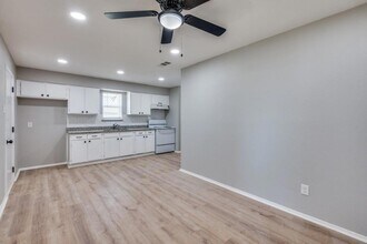 1912 Pelican Dr N, Unit C-309 in Azle, TX - Building Photo - Building Photo