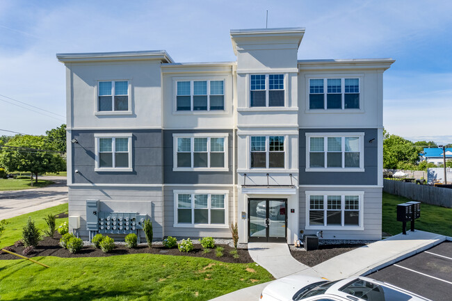 25 Circle St in Rumford, RI - Foto de edificio - Building Photo