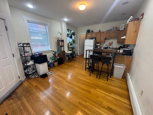 292 Beacon St, Unit 1 in Somerville, MA - Building Photo - Building Photo