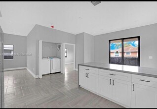 2210 Farragut St in Hollywood, FL - Building Photo - Building Photo