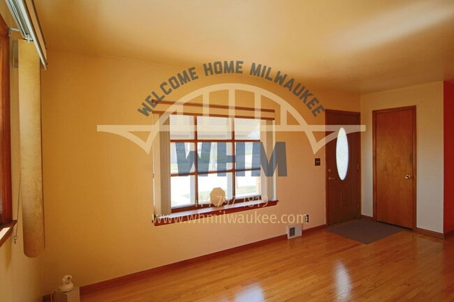 7126 W Tallmadge Pl in Milwaukee, WI - Building Photo - Building Photo
