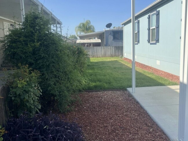 415 N Akers St in Visalia, CA - Building Photo - Building Photo