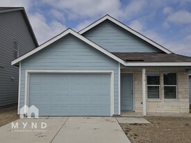 332 Pacific Waters in Seguin, TX - Building Photo