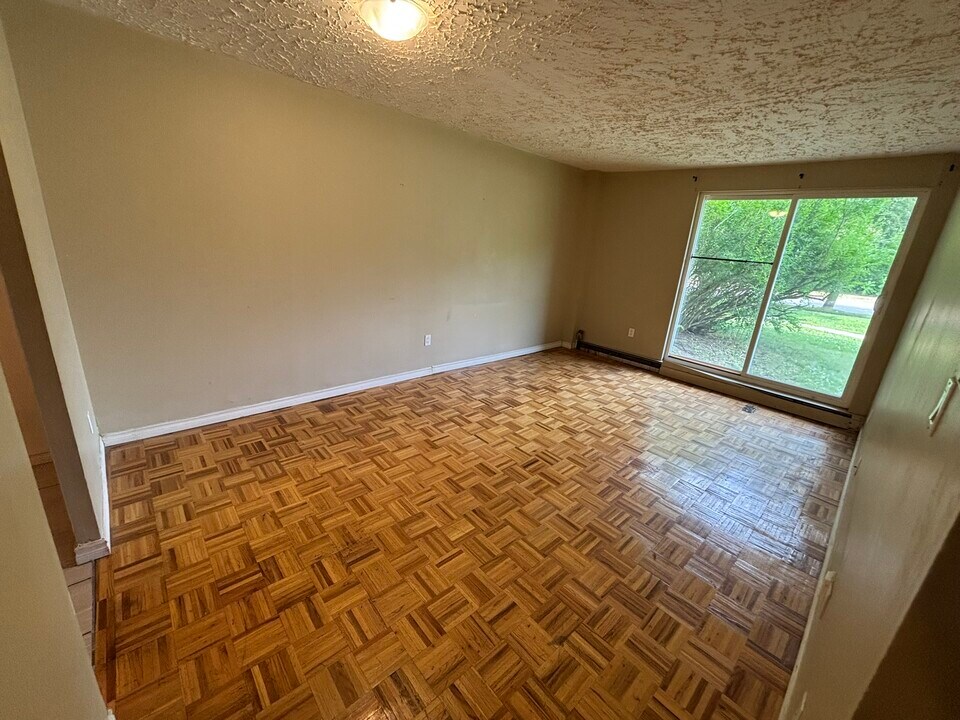 225-225 Old Carriage Dr in Kitchener, ON - Building Photo