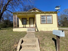 1307 E Travis St in Marshall, TX - Building Photo