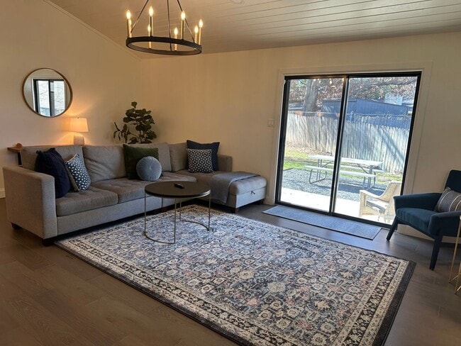 9002 Lodge Ct in Austin, TX - Building Photo - Building Photo