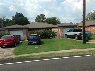 Verhalen Duplexes in Alvin, TX - Building Photo