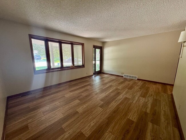 4801 S 69th St in Lincoln, NE - Building Photo - Building Photo